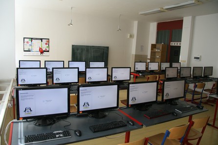 Počítačová učebna v místě konání
