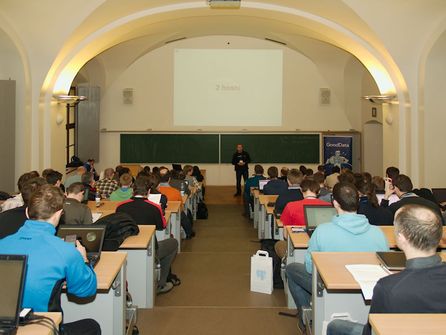 Tomáš Vondra zahajuje konferenci