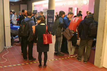 Stánky na konferenci LinuxDays (© Internet Info)