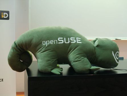 Maskot openSUSE – chameleon Geeko